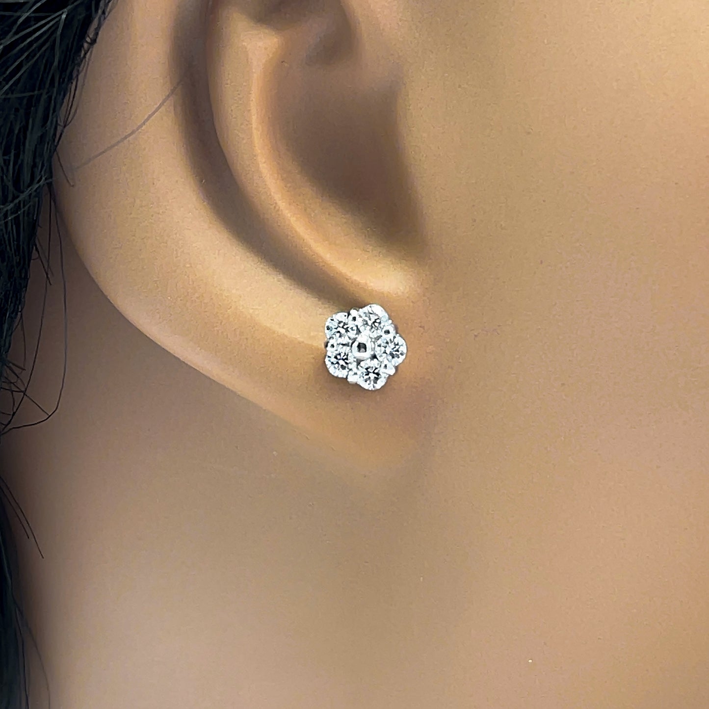 18 kt White Gold Cluster Diamond Floral Earrings