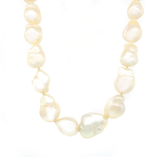 Baroque Pearls Necklace with Diamond Clasp