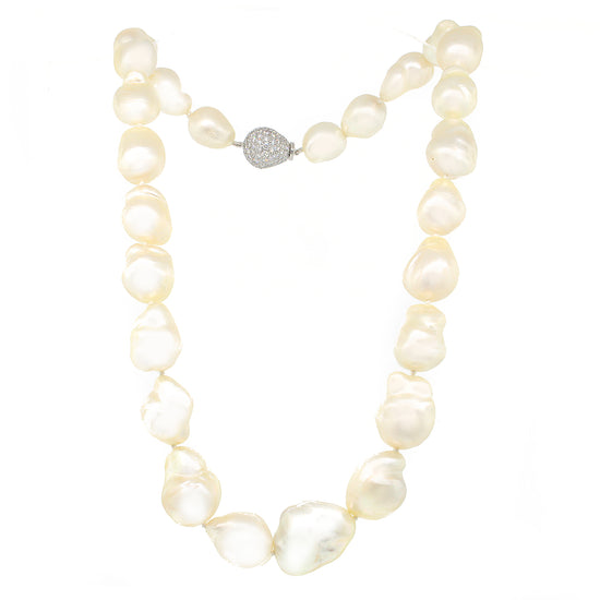 Baroque Pearls Necklace with Diamond Clasp