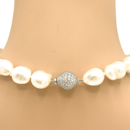 Baroque Pearls Necklace with Diamond Clasp